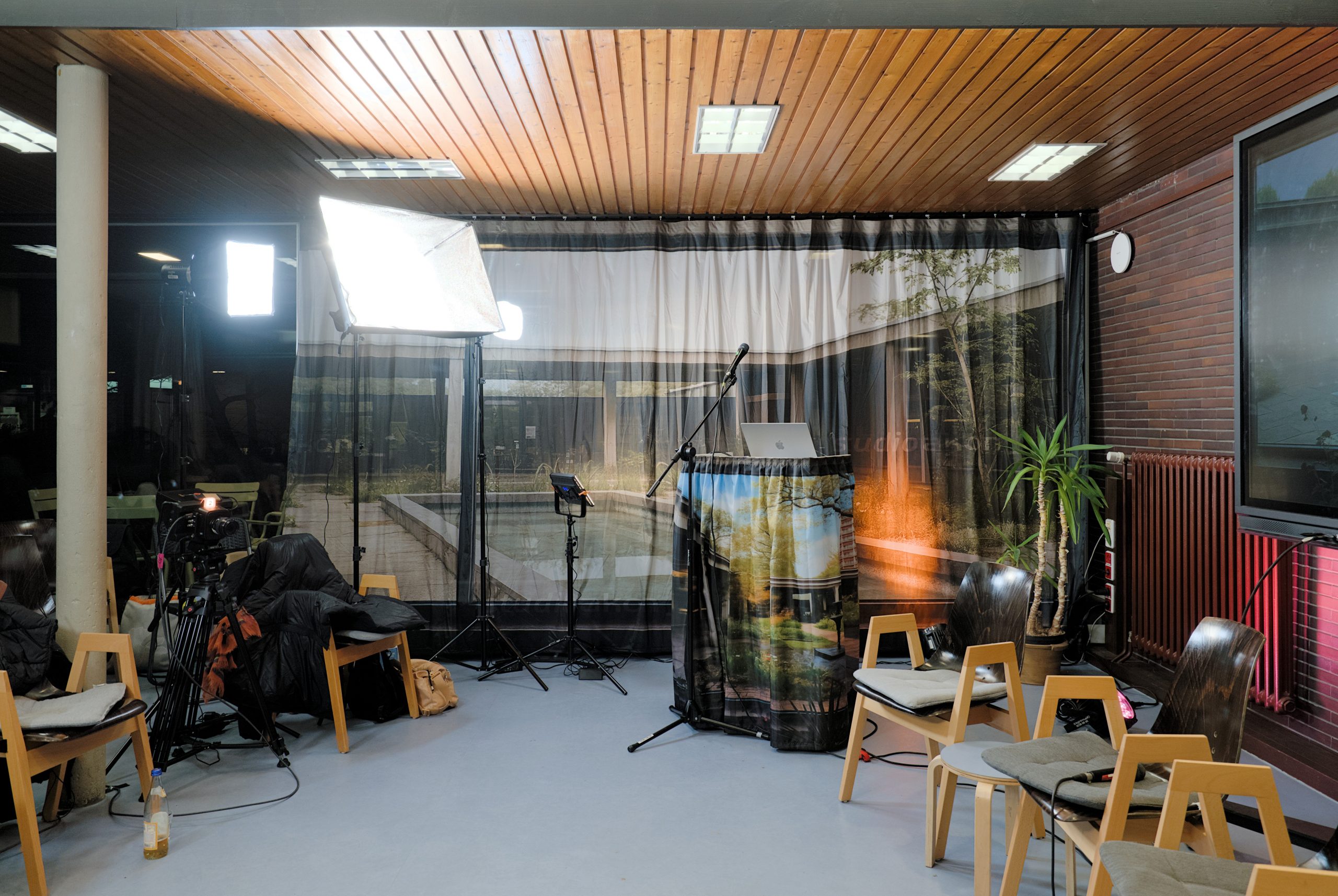 <br />
<b>Warning</b>:  Undefined variable $caption in <b>/homepages/15/d224896284/htdocs/wp-content/themes/HIT/single.php</b> on line <b>137</b><br />
