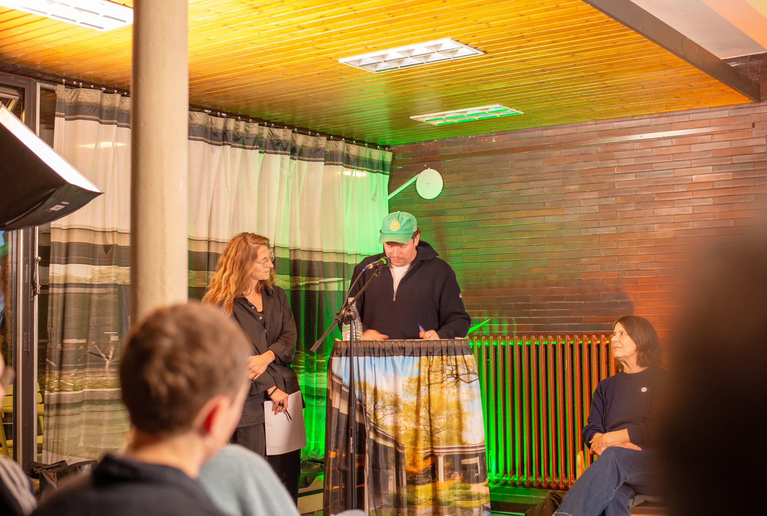 <br />
<b>Warning</b>:  Undefined variable $caption in <b>/homepages/15/d224896284/htdocs/wp-content/themes/HIT/single.php</b> on line <b>137</b><br />
